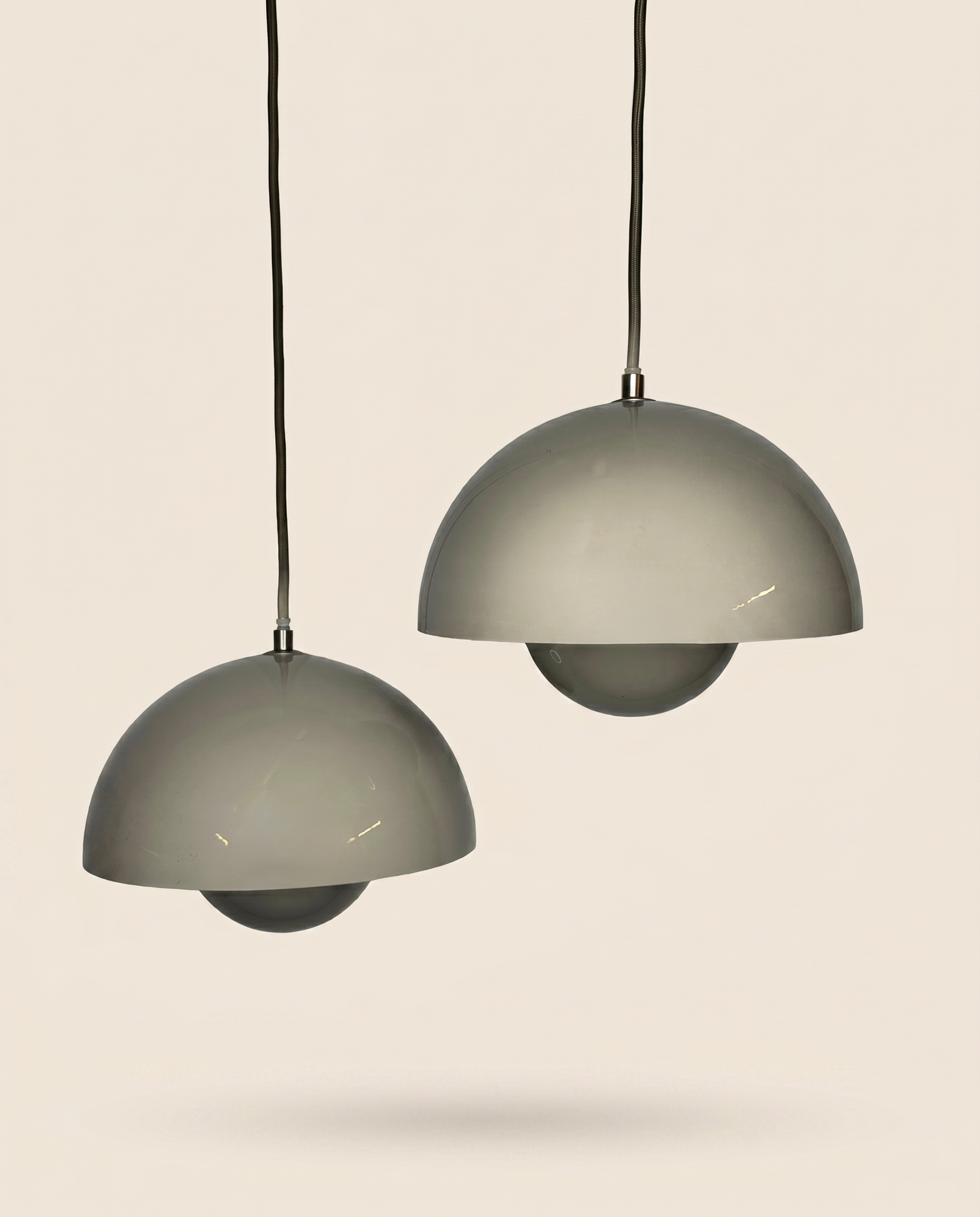 2 stk Verner Panton Flowerpot VP1 Pendel Beige/Grå