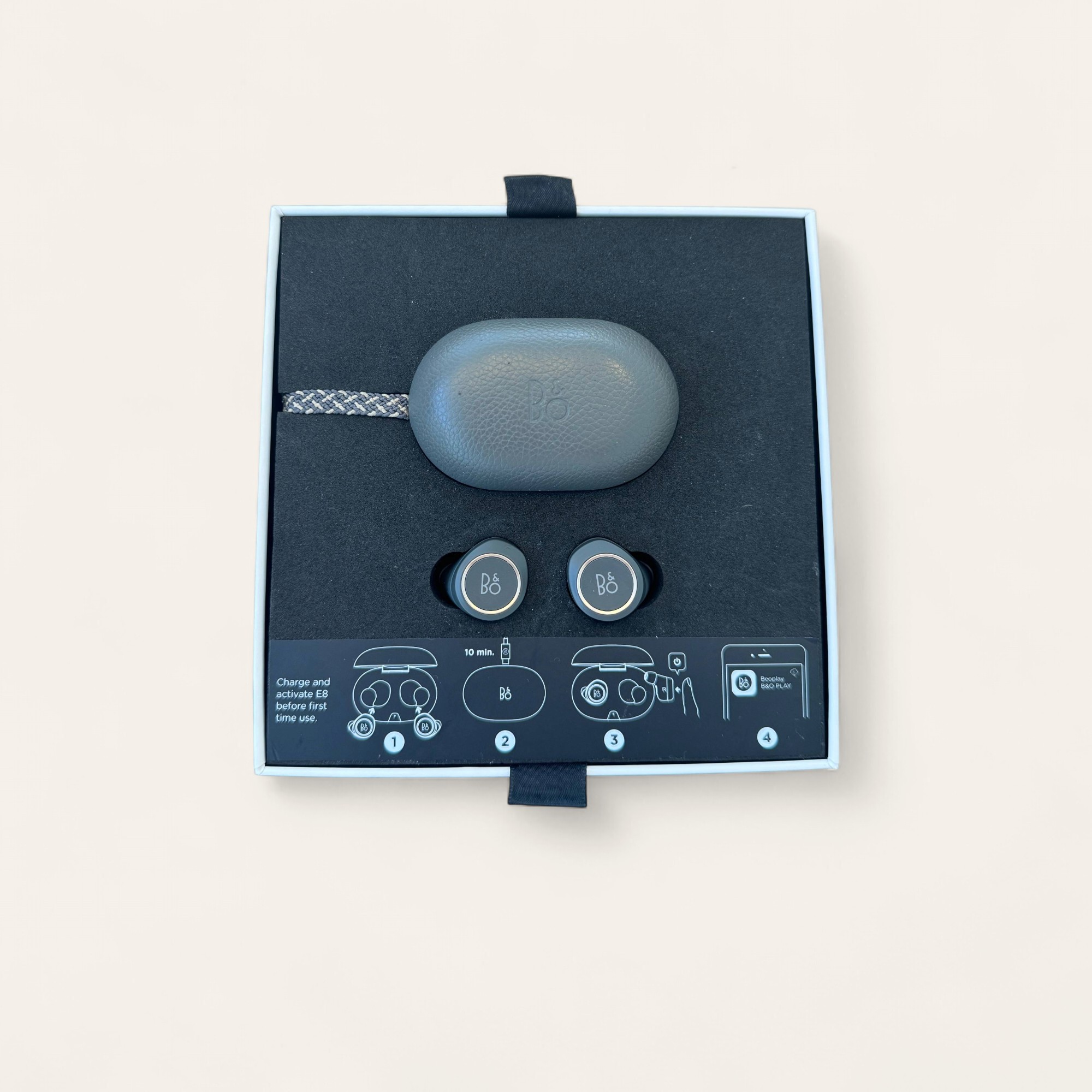 Bang & Olufsen E8 Gen.1
