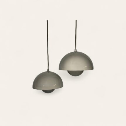 2 stk Verner Panton Flowerpot VP1 Pendel Beige/Grå