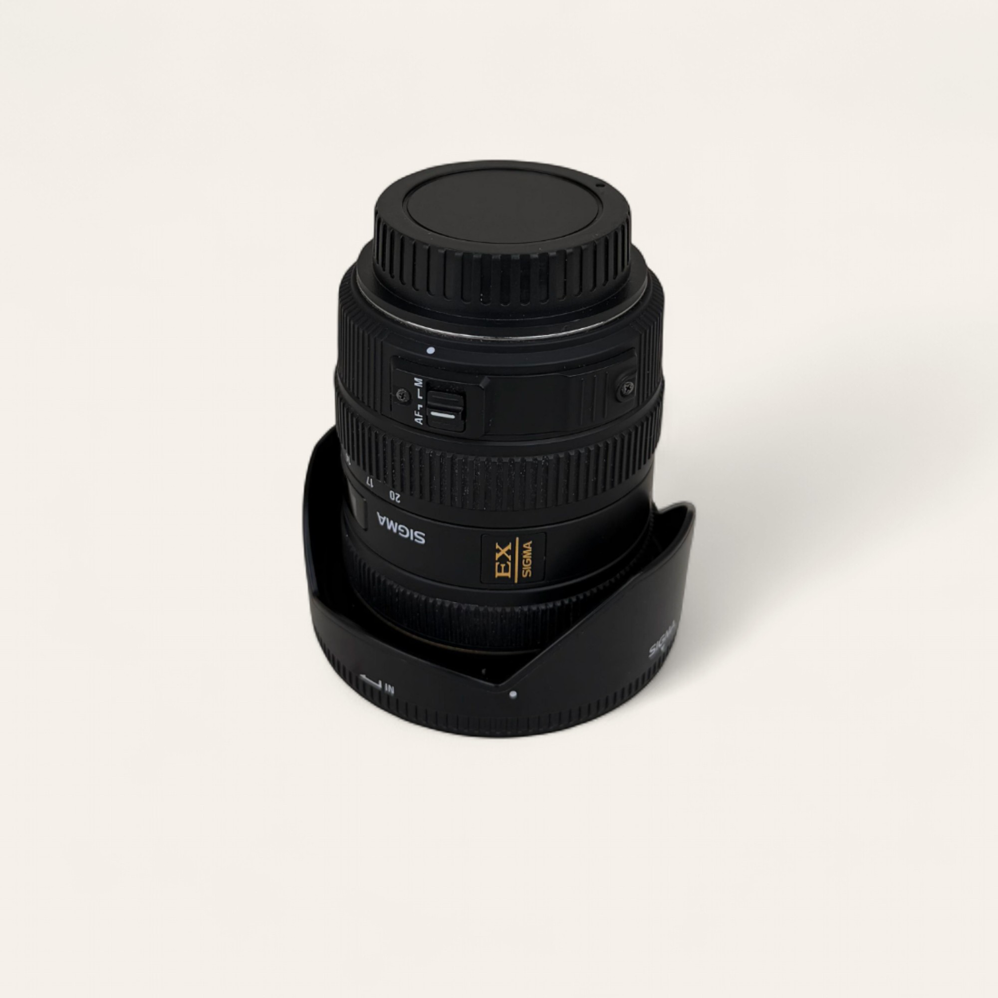 Sigma 10-20mm EX DC HSM objektiv i sort inklusiv taske og modlysblænde