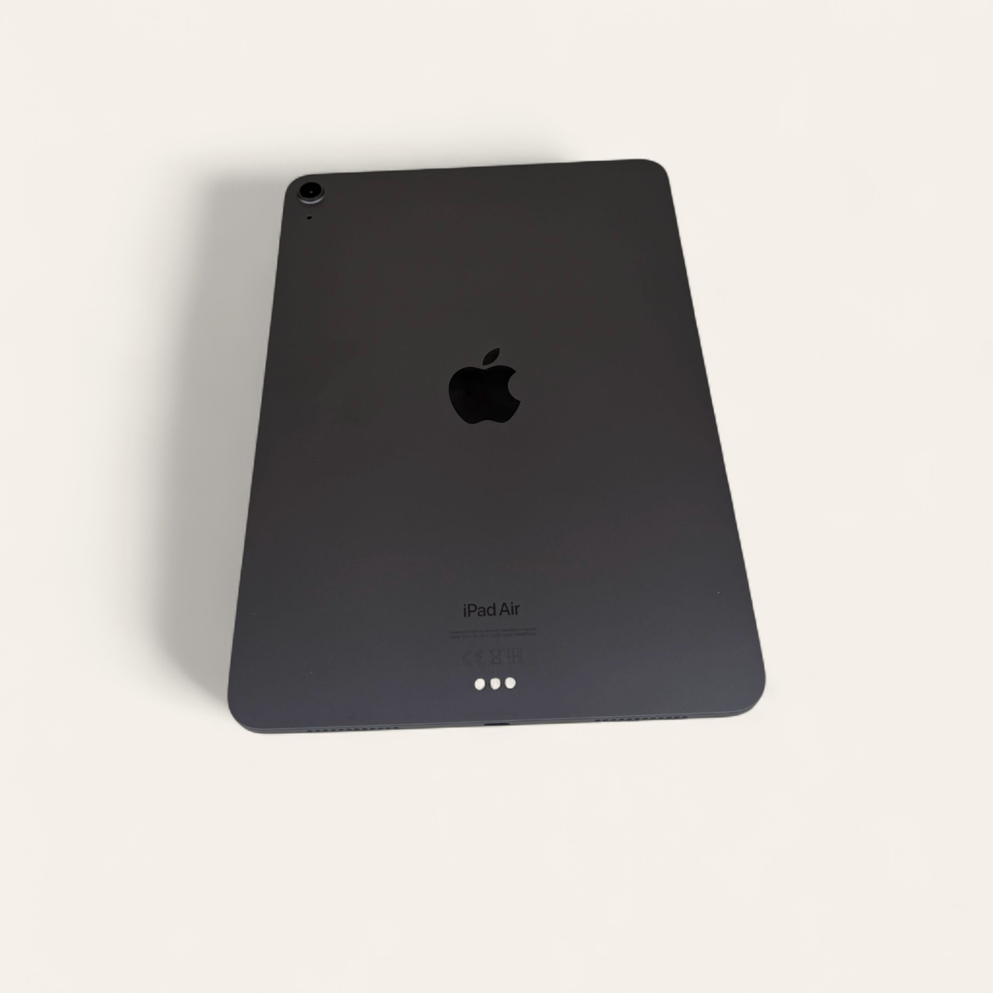 Apple iPad Air 64GB Space Grey med cover