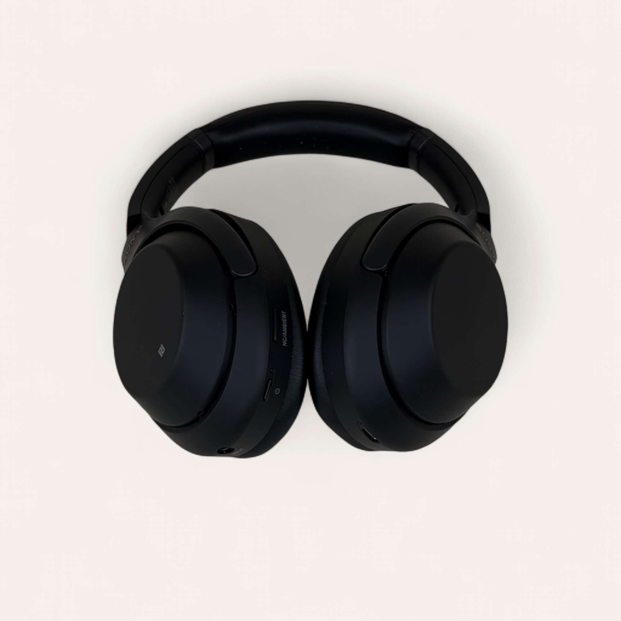 Sony WH-1000XM3 trådløse hovedtelefoner i sort med etui