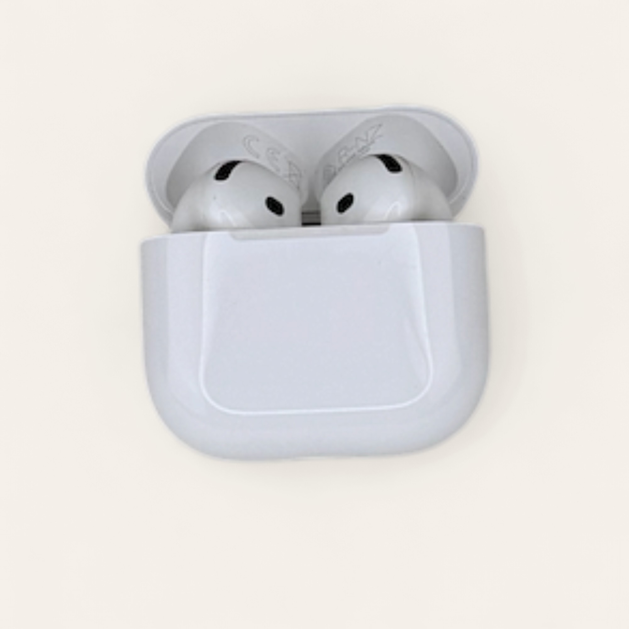 Apple AirPods Generation 4 i hvid