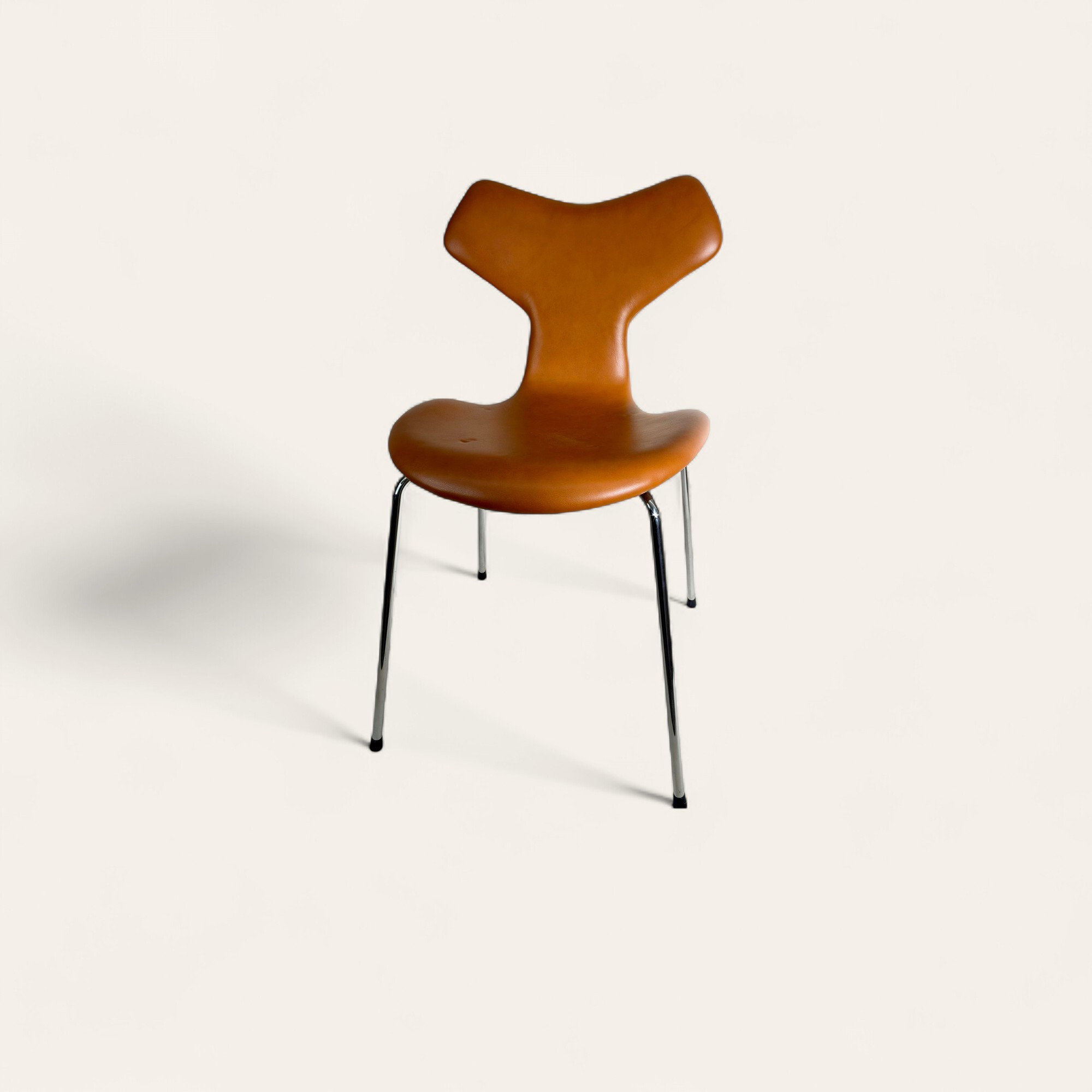 Arne Jacobsen 3130 Classic Cognac Semi Anilin Ny polstret